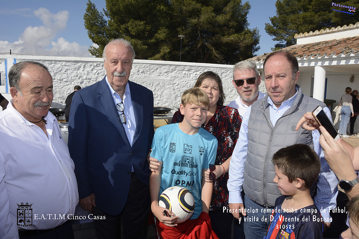 Presentación remodelación del campo de Futbol de Cinco Casas acompañado por D. Vicente del Bosque, 310523