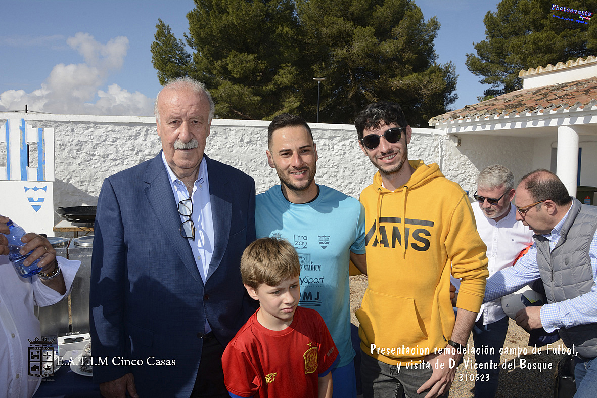 Presentación remodelación del campo de Futbol de Cinco Casas acompañado por D. Vicente del Bosque, 310523