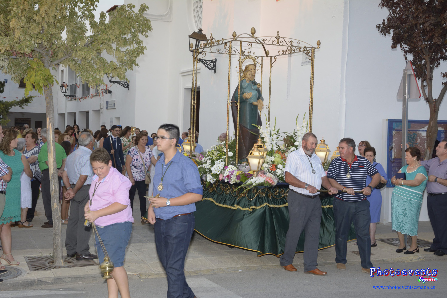 Ofrenda floral y procesion de la Virgen de los Llanos