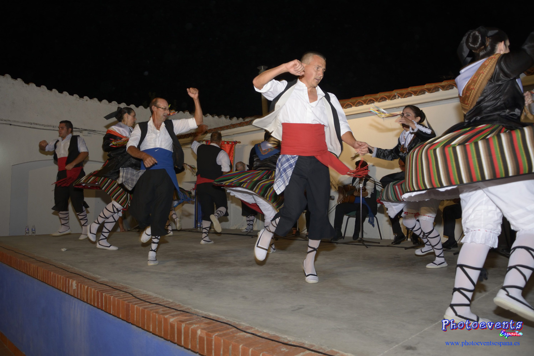 Actuación coros y danzas Virgen De Los Llanos