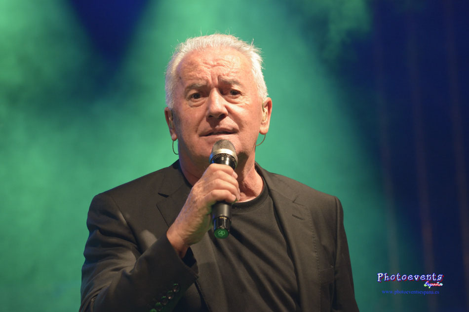 Victor Manuel durante el concierto en Manzanares 110921 (Fot. 1 )
