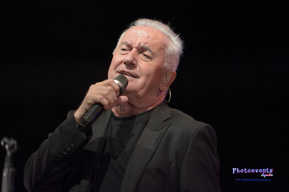 Victor Manuel durante el concierto en Manzanares 110921 (Fot. 2 ) 