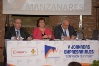 Inauguracion de las V Jornadas Empresariales de Manzanares, Mariano Leon (Presidente camara de comercio de Ciudad Real), Carmen Olmedo (Delegada de la Junta de Gobierno) y Julian Nieva (Alcalde de Manzanares) 