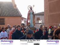 Imagen de San Blas procesionanado a la salida de su hermita, cerca del castillo Pilas Bonas