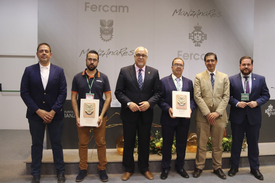 Entrega de medallas de Oro de FERCAM a Agriman y Riegos Azuer .
