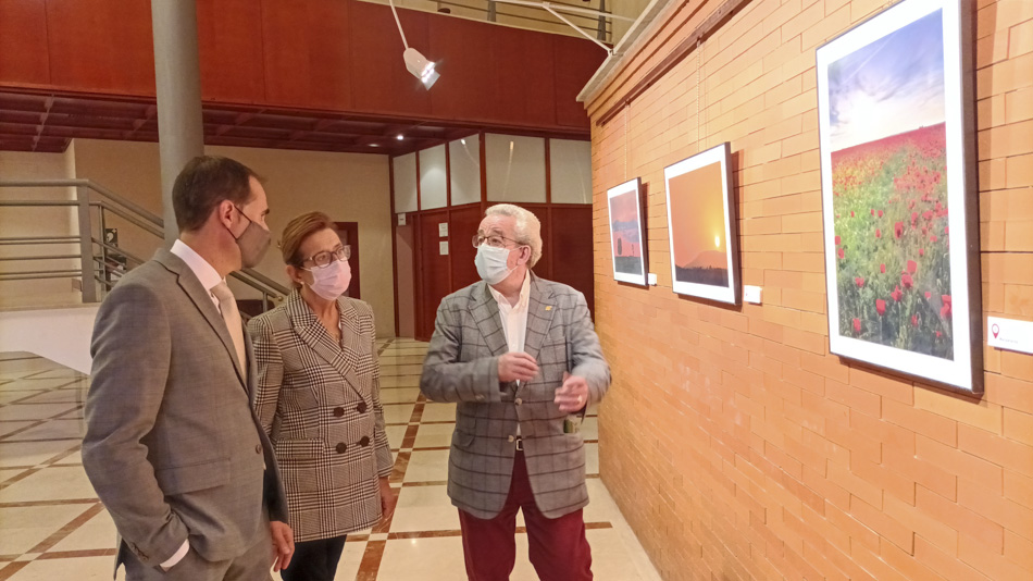 Exposición fotográfica Paisajes Manchegos en el Hall del Gran Teatro Manzanares 