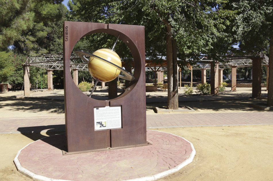 Vista de Saturno en el Parque del científico 'Julián Gómez-Cambronero' 