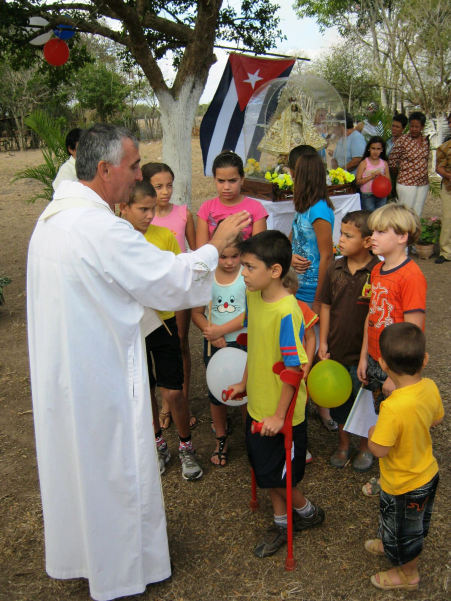 El sacerdote Juán Pozuelo Jiménez , pregonero de las Cruces y Mayos 2022 en Vva. de los Infantes 