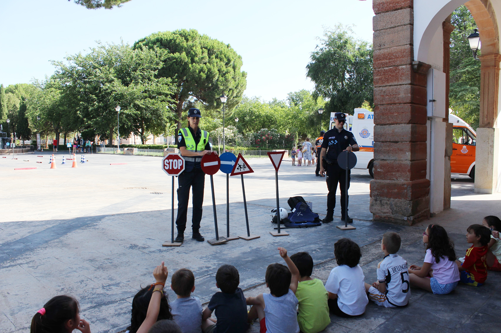 El Campamento de Verano Infantil de Villanueva de los Infantes, realiza actividades con Policía Local, Protección Civil y el Centro de la Mujer