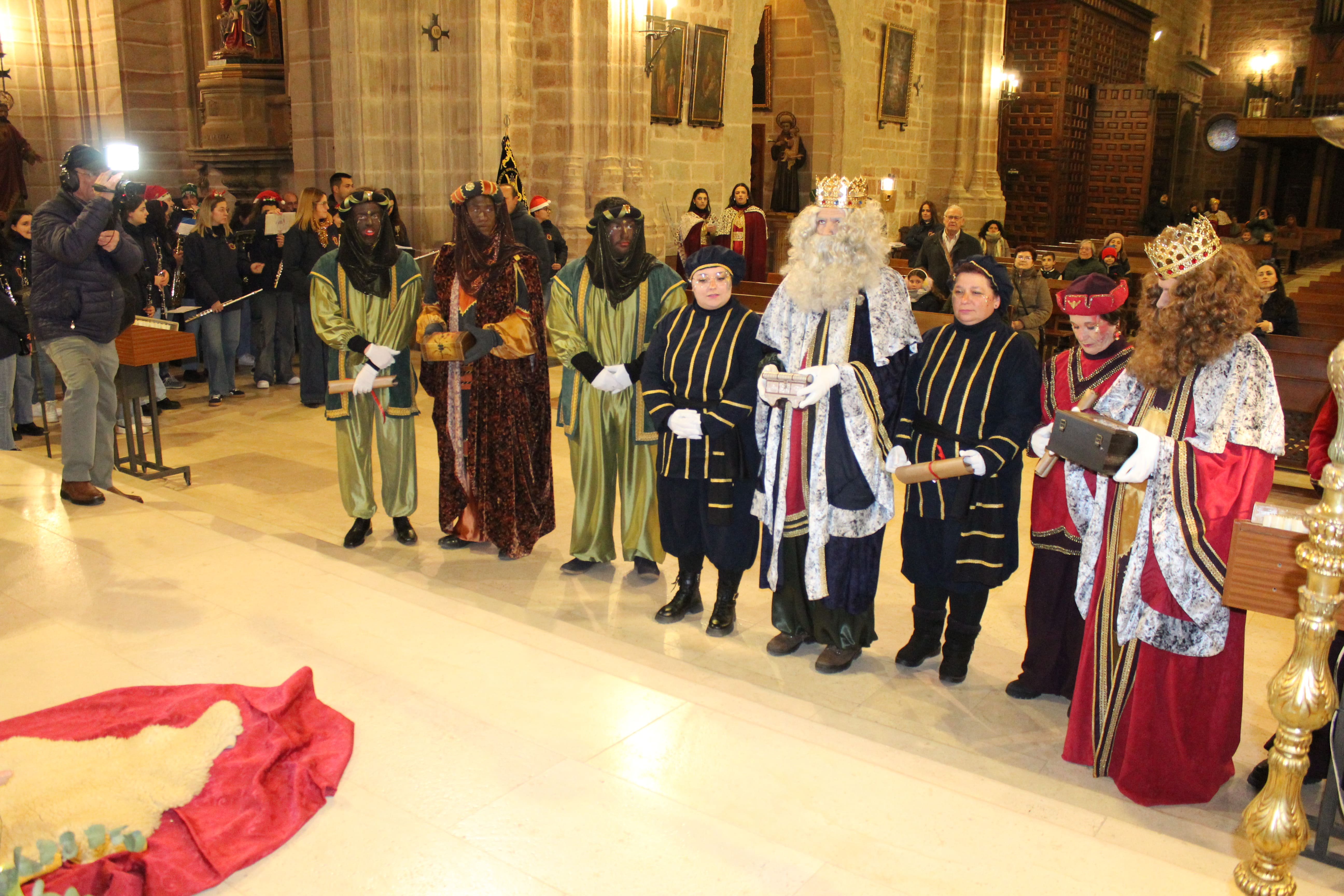 Villanueva de los Infantes recibe a los Reyes Magos de Oriente en la noche más mágica del año