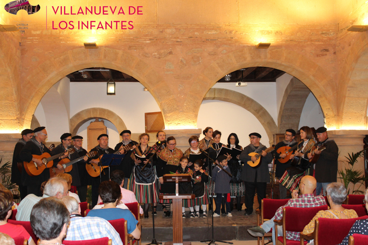 El grupo de Folck ‘Aquí cantamos todos’ ofreció una muestra de música popular castellano leonesa