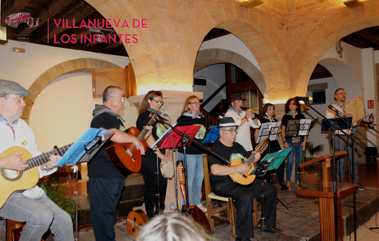 El grupo de Folck ‘Aquí cantamos todos’ ofreció una muestra de música popular castellano leonesa
