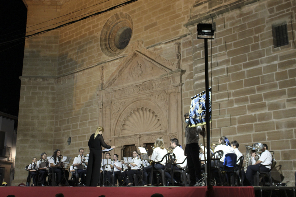 Agrupación Musical Santa Cecilia dirigida por Rosa María Martínez Medina en Vva. Infantes