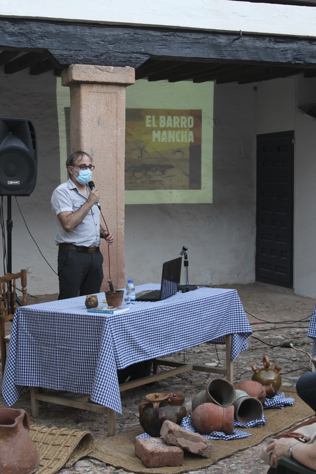 Conferencia de Jesús Lizcaino sobre "Barro en La Mancha" _Vva. Infantes 