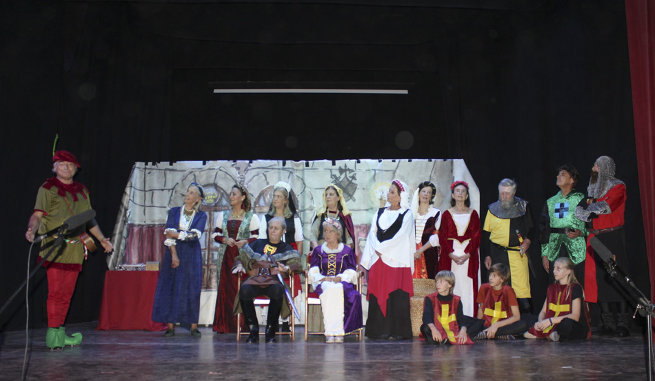 Momento de la representación de "La Venganza de Don Mendo", representada en Vva. de los Infantes