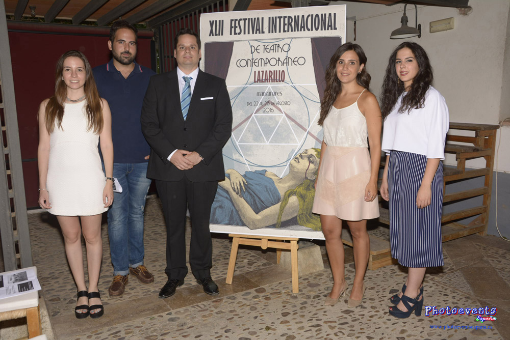 Benjamín Irigoyen (Director de Hotel El Cruce) junto al equipo del FITC (Festival internacional de Teatro Comtemporaneo Lazarillo Manzanares) 