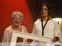 Asuncion Balaguer recogiendo premio Escena 2014, 270814