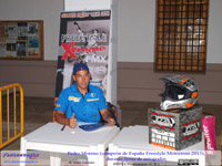 Pedro Moreno (Campeon de Freestyle 2013) preparado para firmar autografos en Manzanares